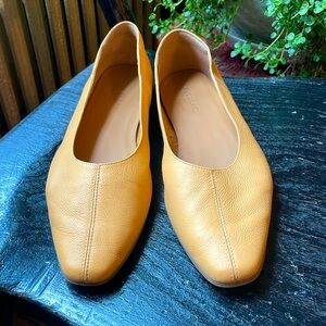 Everlane leather flat made in Italy size 8 butter